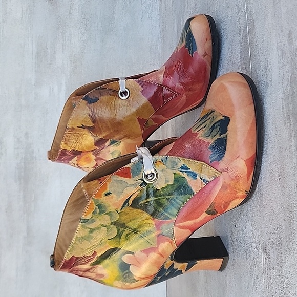 John Fluevog floral booties size 8 - Picture 3 of 13